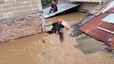 Bantu Evakuasi, Tim DMC Dompet Dhuafa Siagakan Personel di tempat area Sejumlah Titik Banjir