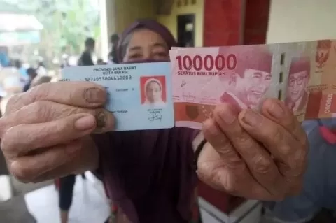 BLT BBM Rp300.000 Cair Periode Ini, Begini Cara Cek Penerima Bansos hingga Pencairannya