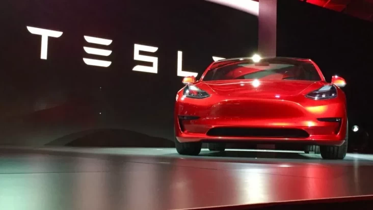 Elon Musk Izinkan Tesla Dijual pada Arab Saudi