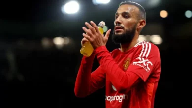 Kisah Noussair Mazraoui yang tersebut digunakan Berbuka Puasa di tempat tempat Old Trafford: Saat Iman juga Sepak Bola Berpadu