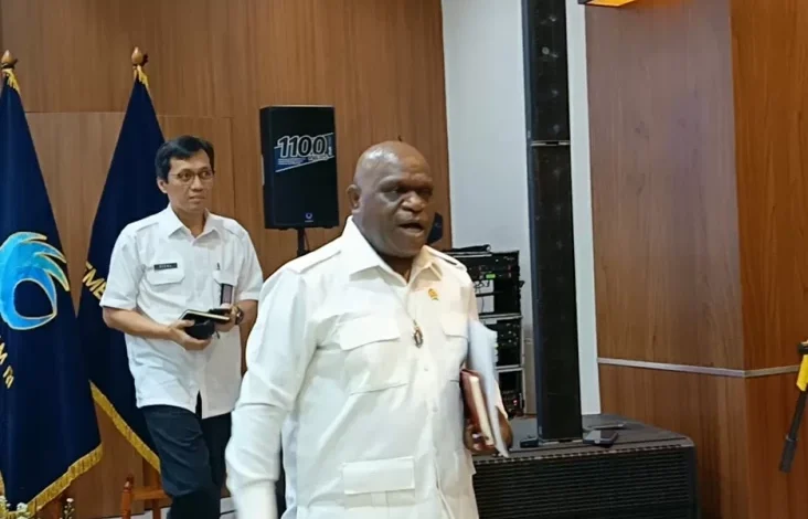 Natalius Pigai Ingin Ada UU Kebebasan Beragama, WNI Boleh Miliki Kepercayaan Selain 5 Agama Resmi
