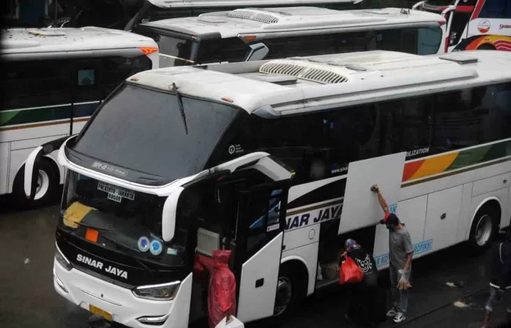 Panduan Memilih Bus yang dimaksud Layak Jalan lewat Stiker: Biru, Pink, kemudian Tanda X, Apa Bedanya?