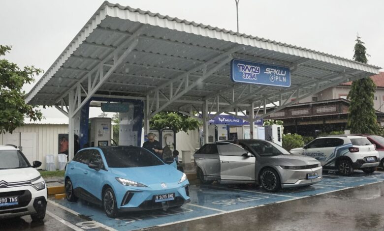 Berapa lama waktu charging mobil listrik? Simak ulasan serta juga tipsnya